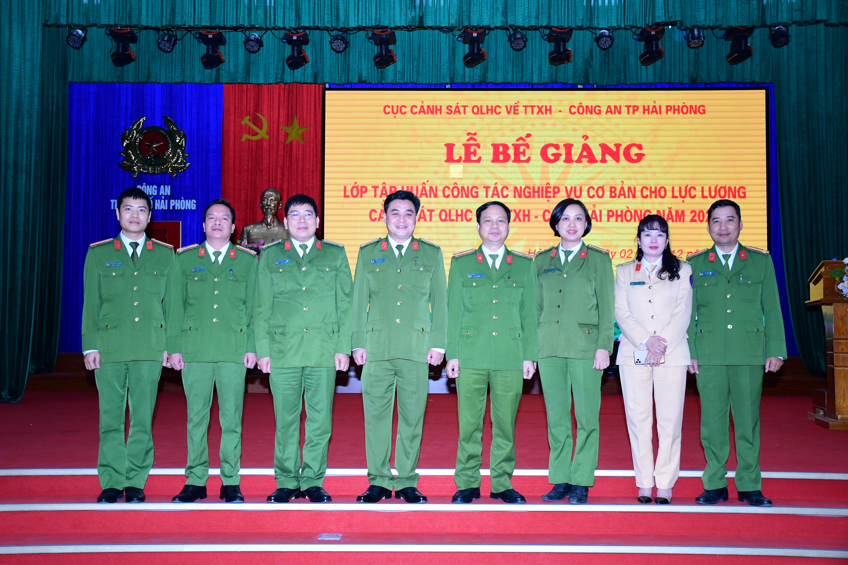 Hoàn thành khoá tập huấn công tác nghiệp vụ cơ bản của lực lượng Cảnh sát QLHC về TTXH